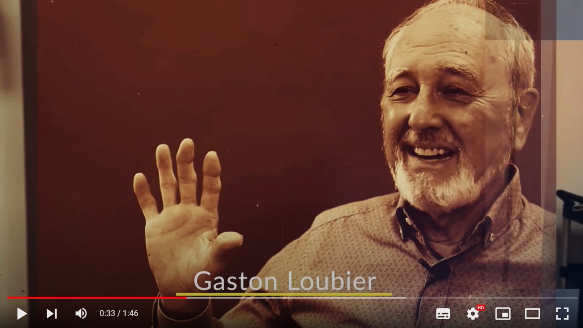 Gaston Loubier souriant et envoyant la main