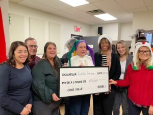 Photo des bénévoles donnant un chèque au RAAMM, avec Martine Bedard et Pascale Dussault